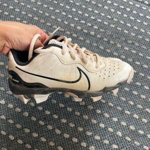 Boys Nike Mike Diamond baseball cleats. Size 2.5Y